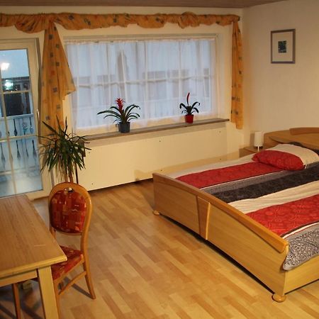 Ferienwohnung Mit 4 Schlafzimmer Fuer 2 Bis 9 Gaeste----Apartment With 4 Bedrooms For 2 To 9 Guests Norymberga Zewnętrze zdjęcie