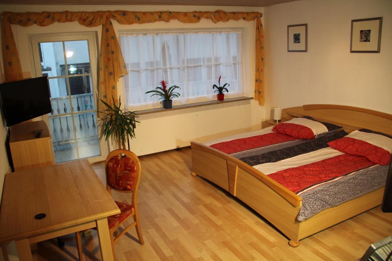 Ferienwohnung Mit 4 Schlafzimmer Fuer 2 Bis 9 Gaeste----Apartment With 4 Bedrooms For 2 To 9 Guests Norymberga Zewnętrze zdjęcie