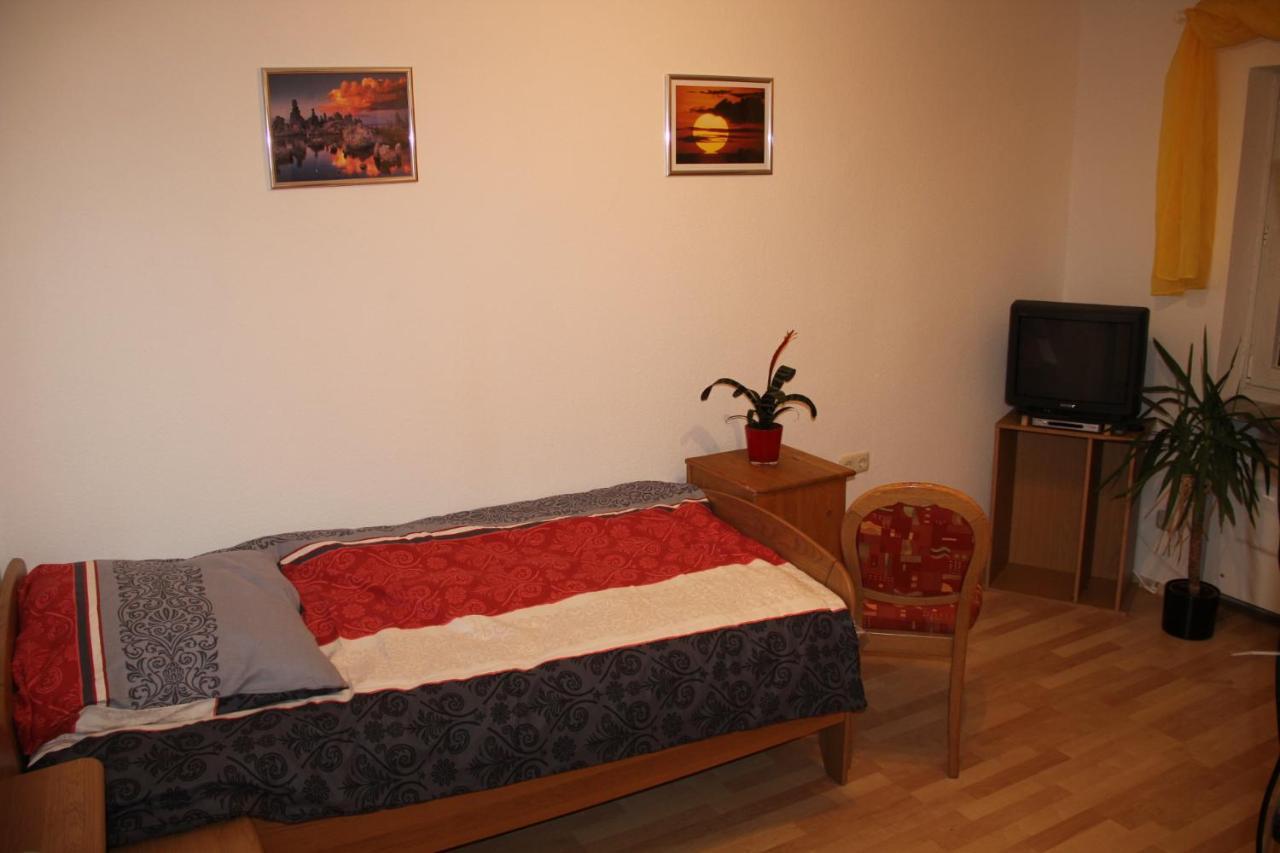 Ferienwohnung Mit 4 Schlafzimmer Fuer 2 Bis 9 Gaeste----Apartment With 4 Bedrooms For 2 To 9 Guests Norymberga Zewnętrze zdjęcie